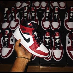 Air Jordan 1 Mid Chicago